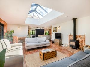 a living room with a skylight at Little Orchard in Wood Dalling