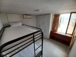 Ένα ή περισσότερα κρεβάτια σε δωμάτιο στο RH05 Riohacha amplio apto mirando al mar 2Hab 4Per