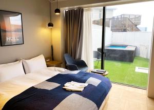 Una cama o camas en una habitación de Osaka Hokko Marina HULL 177 fotos más