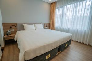 Postel nebo postele na pokoji v ubytování Uông Bí Boutique Hotel