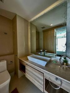 a large bathroom with a sink and a toilet at The Riviera Jomtien one bedroom in Jomtien Beach