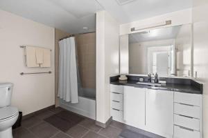 Luxury 2bed 2bath apartment La brea