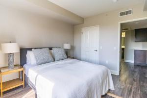 Luxury 2bed 2bath apartment La brea
