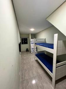 a room with two bunk beds and a hallway at casa de temporada Gabyviti in Sao Paulo