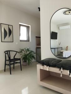 Postel nebo postele na pokoji v ubytování Pnoe Eco Residences + 37 fotografií