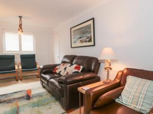 Gallery image of Pebbles Foxglove Way in Bridport