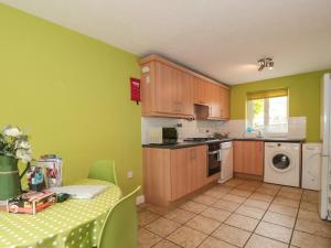 Gallery image of Pebbles Foxglove Way in Bridport +18 photos