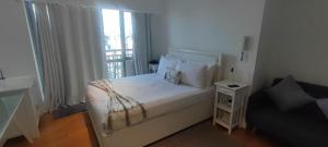 Ένα ή περισσότερα κρεβάτια σε δωμάτιο στο Aveline Suites Aesthetic Skydeck View ACQUA Private Residences near Rockwell Makati +12 φωτογραφίες