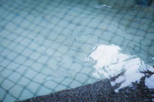 een plas water met een berg sneeuw erin bij Hotel Katsuyama Premiere in Matsuyama