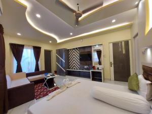 Ένα ή περισσότερα κρεβάτια σε δωμάτιο στο Hindusthan Inn - On Beach