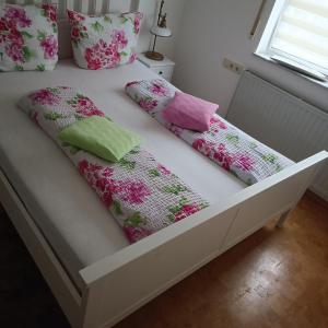 Afbeelding uit fotogalerij van Ferienwohnung Gogelhopf EG in Unterschneidheim +12 foto's