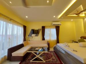 Ένα ή περισσότερα κρεβάτια σε δωμάτιο στο Hindusthan Inn - On Beach