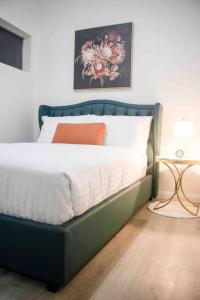 a bedroom with a bed with a green headboard at Churchill’s Rest in Sydney