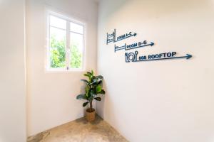 PIER 808 Hostel的证书、奖牌、标识或其他文件