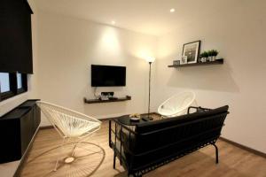 TV a/nebo společenská místnost v ubytování 新概念-新设计KonZept 1 house near Jonker&Heritage