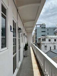 PIER 808 Hostel的阳台或露台