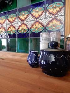 two blue vases sitting on a wooden table at Ländliches Wohnen zwischen Erfurt und Gotha in Erfurt