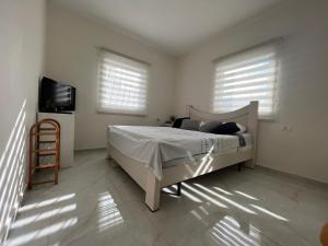 Beachfront Studio, fully equipped客房内的一张或多张床位