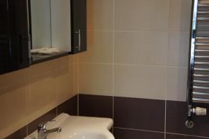 
A bathroom at Hotel Erasmus
