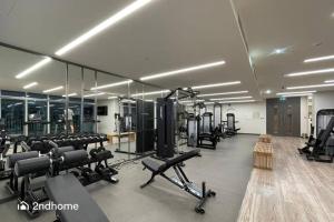 Fitness centrum a/nebo fitness zařízení v ubytování Serene and Light Living in Sunrise Bay