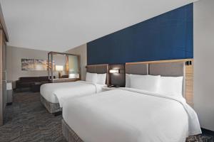Postel nebo postele na pokoji v ubytování SpringHill Suites by Marriott St. Paul Arden Hills