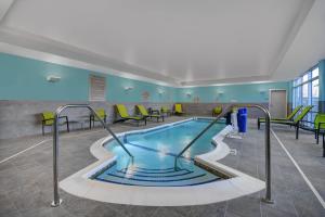 Bazén v ubytování SpringHill Suites by Marriott St. Paul Arden Hills nebo v jeho okolí