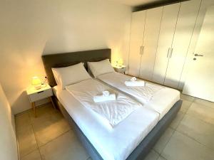 Postel nebo postele na pokoji v ubytování homy City Lodge in Feldkirch, Grenznähe und doch Zentral