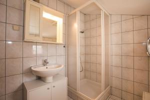 Ванная комната в Apartmani Nada & Darko, Kampor, Rab, Hrvatska