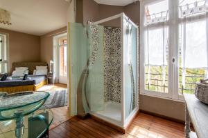 Postel nebo postele na pokoji v ubytování L'Écrin de Verdure - Pavillon avec spa privatif + 11 fotografií