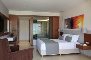 Katil atau katil-katil dalam bilik di Atlantica Kalliston Resort - Adults Only