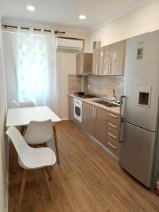 Kuchyň nebo kuchyňský kout v ubytování Serendipity Apartment