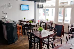 a restaurant dining room with tables and chairs at City Hostel Vlissingen in Vlissingen