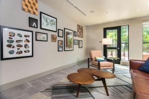 Four Points by Sheraton Deadwood的休息区