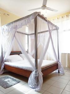 Voodi või voodid majutusasutuse Coastal Apartments KMA Mtwapa,Kilifi by Nest & Nomad toas