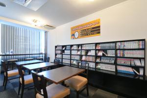 La biblioteca del hotel