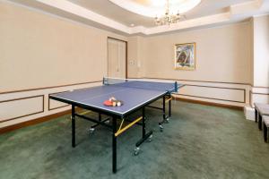 a ping pong table in a room at Hotel Castle Inn Yokkaichi in Yokkaichi