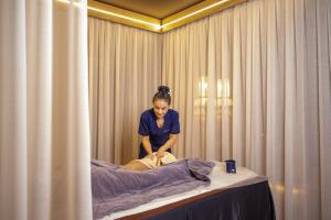 Kúpele alebo wellness v ubytovaní Hotel Meta Resort & Vine SPA