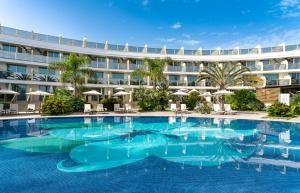 a large swimming pool in front of a hotel at Sir Anthony in Playa de las Americas