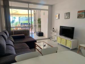 Imagen de la galería de Ground floor facing the sea, in complex with pool and common areas, en Barcelona