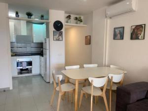 Imagen de la galería de Ground floor facing the sea, in complex with pool and common areas, en Barcelona