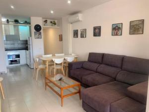 Imagen de la galería de Ground floor facing the sea, in complex with pool and common areas, en Barcelona