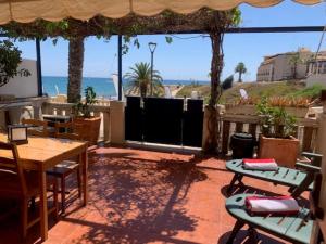 Imagen de la galería de Ground floor facing the sea, in complex with pool and common areas, en Barcelona