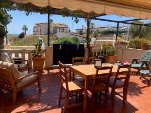 Imagen de la galería de Ground floor facing the sea, in complex with pool and common areas, en Barcelona