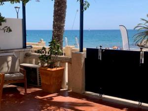 Imagen de la galería de Ground floor facing the sea, in complex with pool and common areas, en Barcelona