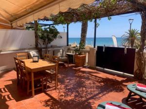 Imagen de la galería de Ground floor facing the sea, in complex with pool and common areas, en Barcelona