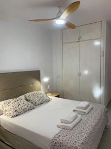 Imagen de la galería de Ground floor facing the sea, in complex with pool and common areas, en Barcelona