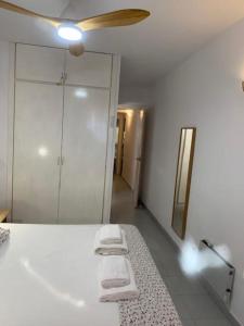 Imagen de la galería de Ground floor facing the sea, in complex with pool and common areas, en Barcelona