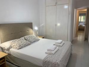 Imagen de la galería de Ground floor facing the sea, in complex with pool and common areas, en Barcelona