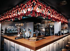 a bar with a lot of cups hanging above it at Hotel Luruna Palacio Larrinaga in Mundaka
