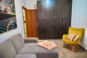 Ruang duduk di Olivia Apartment